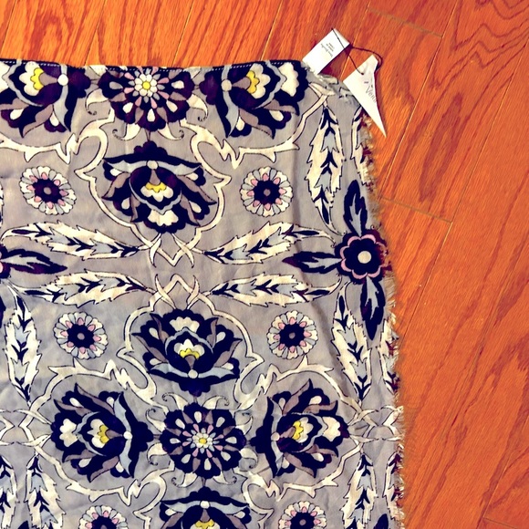 💕 NWT Vera Bradley Scarf Wrap Gray & Navy - Picture 6 of 8